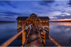 Bootshaus in Stegen am Ammersee während der blauen Stunde - Nicole Reimer Fotografie