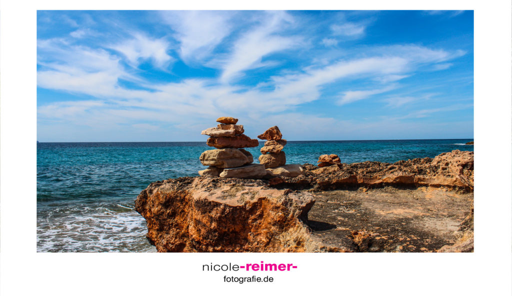 Steinmännchen am Cap des Ses Salines - Nicole Reimer Fotografie
